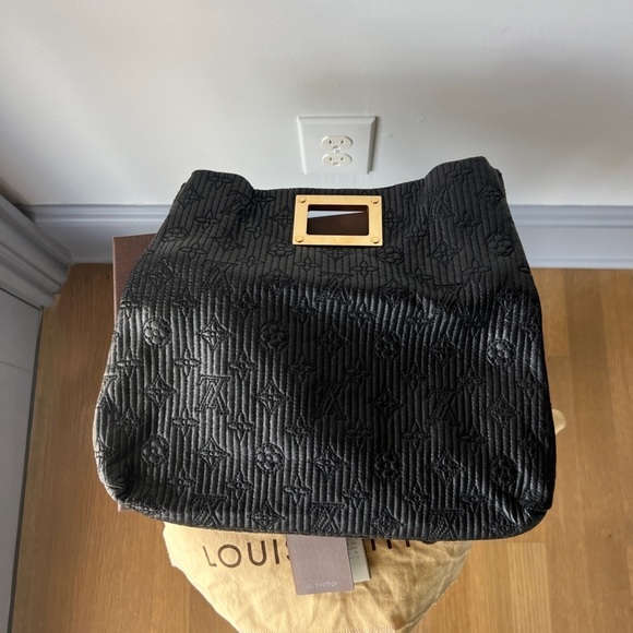 Louis Vuitton Altair Clutch Quilted Monogram Leather in Noire - Picture 12 of 15
